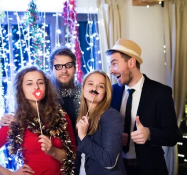 depositphotos_133982198-stock-photo-hipster-friends-celebrating-new-years